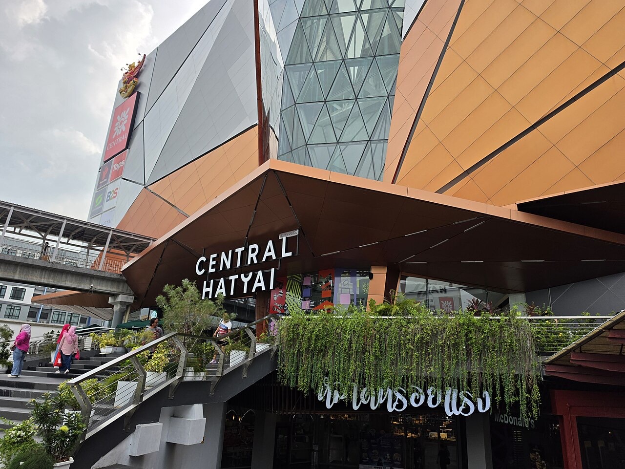อาคารเซ็นทรัล หาดใหญ่ ซึ่งเป็นที่ตั้งของหาดใหญ่ ซีนีเพล็กซ์